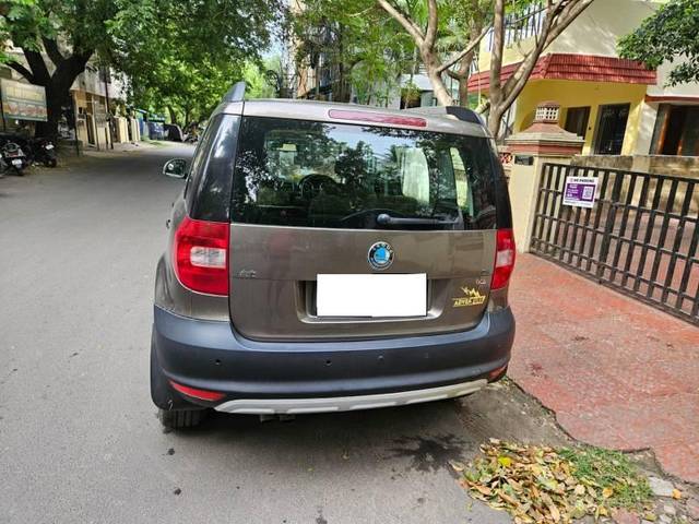 https://images10.gaadi.com/usedcar_image/4637779/original/processed_ab64449d-2a11-4965-afbb-cc64b74935a1.jpeg?imwidth=6401