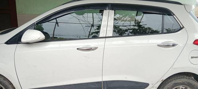 https://images10.gaadi.com/usedcar_image/4637800/original/processed_7dee0b19-6820-4512-8e9b-53446ffd14c8.jpg?imwidth=6402