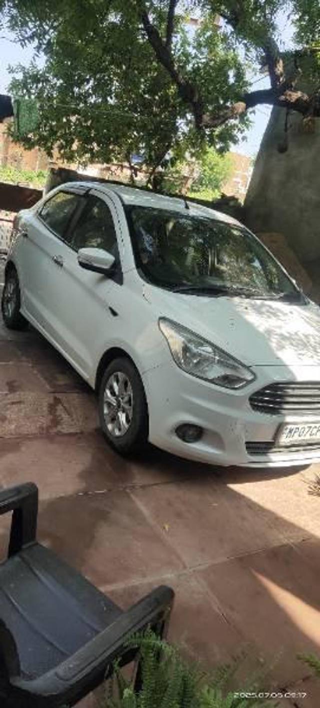 https://images10.gaadi.com/usedcar_image/4637808/original/processed_0036d0f0-68c3-4645-acea-eabfe485db83.jpg?imwidth=6402