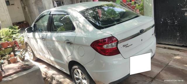 https://images10.gaadi.com/usedcar_image/4637808/original/processed_68d310b1-6b0e-4046-80a3-4bae96cbe2e2.jpg?imwidth=6401