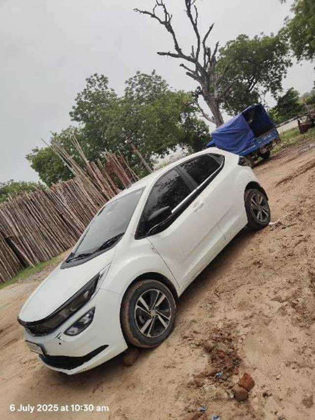 https://images10.gaadi.com/usedcar_image/4637883/original/processed_73b928ac-0daf-4ed8-b041-17281c74c794.jpg?imwidth=6400