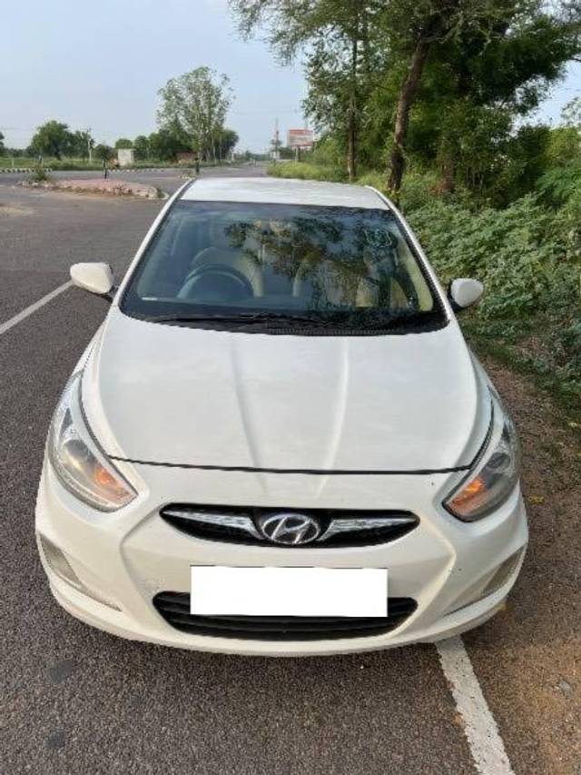 https://images10.gaadi.com/usedcar_image/4637893/original/processed_f5abbf3a-3dbe-462a-961e-19b2e3fdfb32.jpeg?imwidth=6402