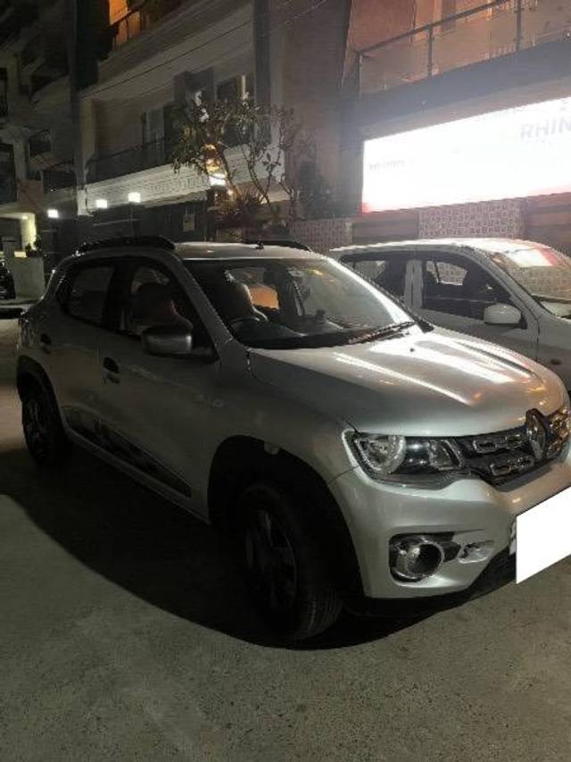 https://images10.gaadi.com/usedcar_image/4637904/original/processed_33503c80-121e-49b6-a878-ce5db1d6a85b.jpeg?imwidth=6402