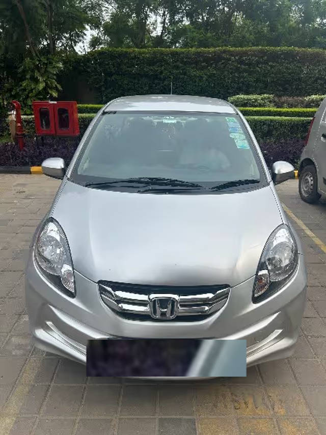 https://images10.gaadi.com/usedcar_image/4637923/original/db9645da-49a1-41e6-8f2a-8691800ca491.png?imwidth=6400