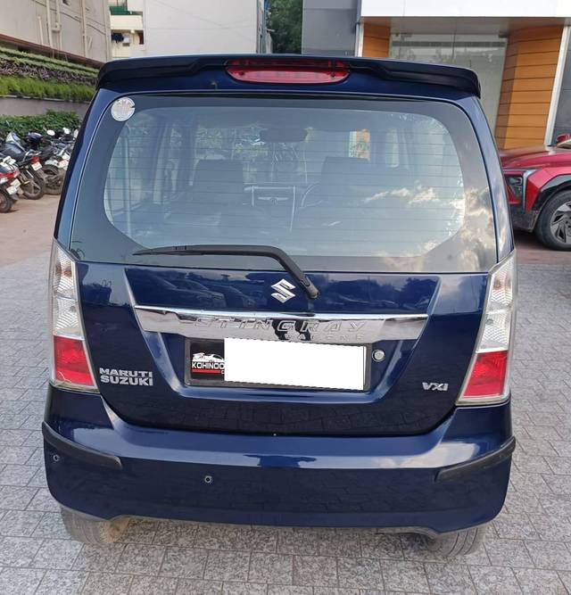 https://images10.gaadi.com/usedcar_image/4637950/original/processed_0bc05a504b9cb5ccd1be3a0ac1a94d8e.jpg?imwidth=6402