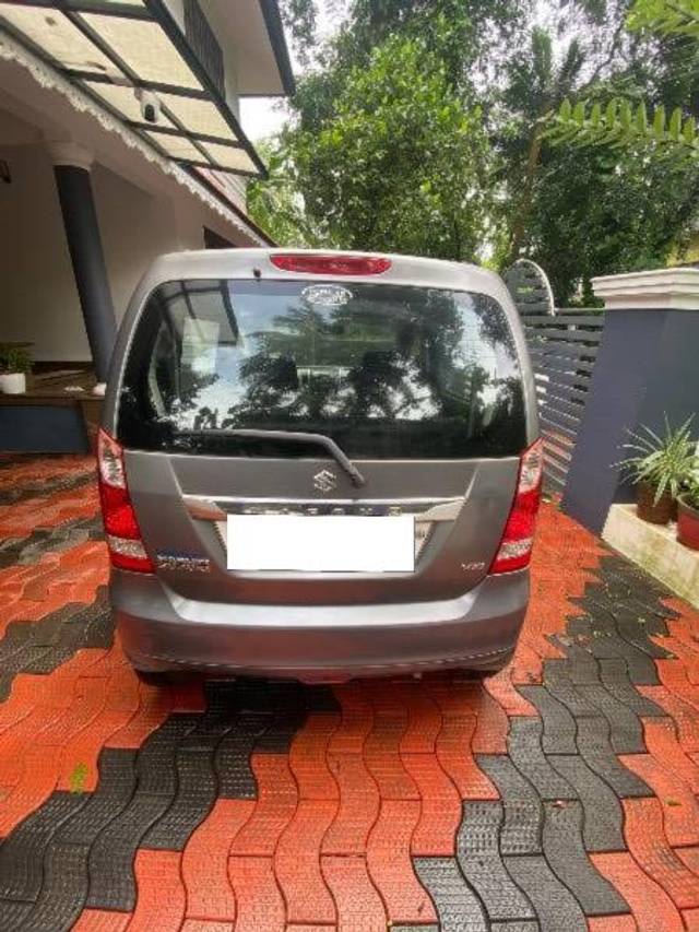 https://images10.gaadi.com/usedcar_image/4637954/original/processed_41cc92ca-afa0-4241-bd7f-385745500aa3.jpg?imwidth=6401