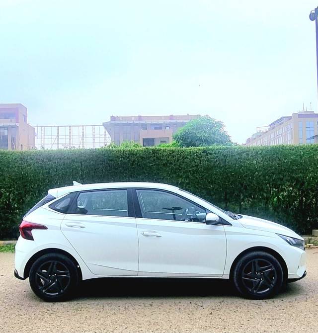 https://images10.gaadi.com/usedcar_image/4637957/original/ed0329cf7ad726251547ad303149c4f9.jpg?imwidth=6401