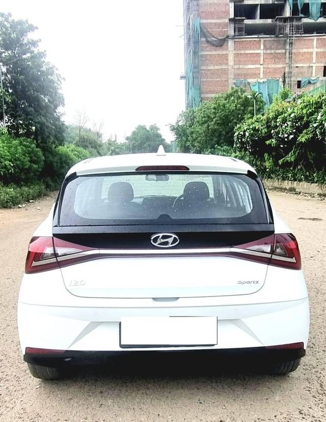https://images10.gaadi.com/usedcar_image/4637957/original/processed_dd2d9521846002c0103ab778f6418d25.jpg?imwidth=6402