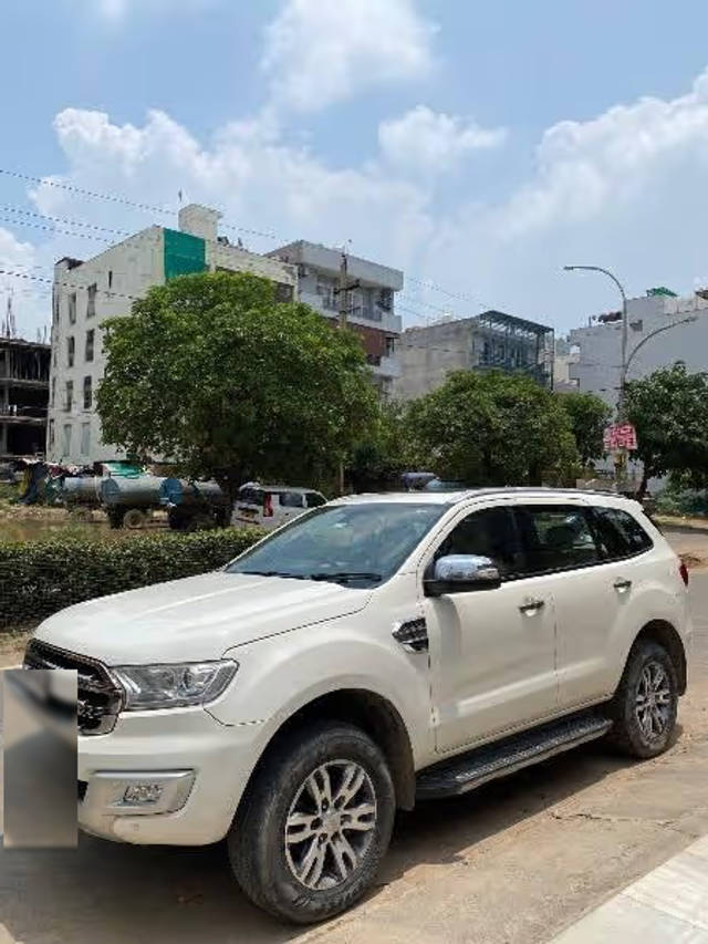 https://images10.gaadi.com/usedcar_image/4637958/original/ee17ae1c-95b1-4fa5-a3fa-8ba9abb0e83f.png?imwidth=6400