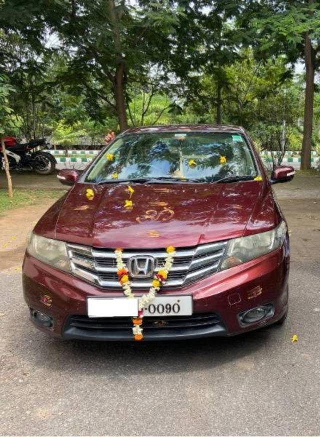 https://images10.gaadi.com/usedcar_image/4637962/original/processed_a385ea41-b7f8-4c4d-a34e-11d02c705d26.jpg?imwidth=6402