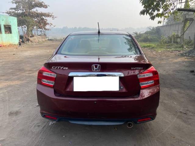 https://images10.gaadi.com/usedcar_image/4637962/original/processed_d68384a1-4f3b-43ea-90c4-f320f210899e.jpg?imwidth=6401