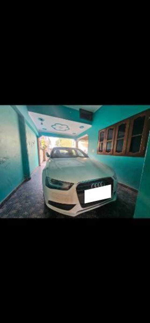 https://images10.gaadi.com/usedcar_image/4637969/original/processed_f348bf0e-8d03-4650-a29f-bde26e3fe04e.jpg?imwidth=6402
