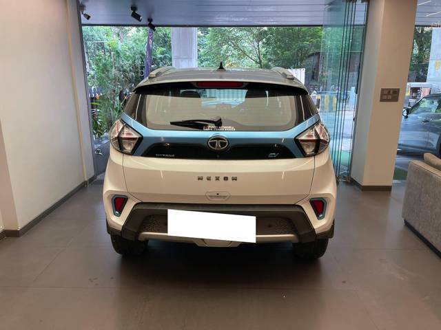 https://images10.gaadi.com/usedcar_image/4637973/original/processed_85a6d4f550beeb9347270b66d95b227e.jpeg?imwidth=6402