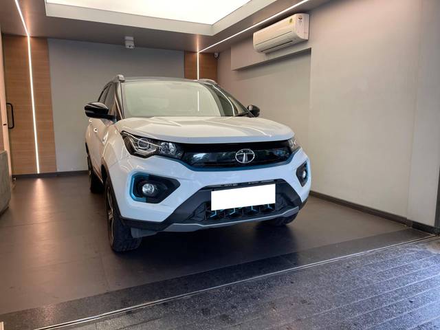 https://images10.gaadi.com/usedcar_image/4637973/original/processed_b4f7a58c0b92df473ab488e5763e8b7b.jpeg?imwidth=6401