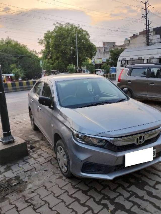https://images10.gaadi.com/usedcar_image/4637982/original/processed_487fd184-c304-436d-83ad-de493e3383c1.jpg?imwidth=6400