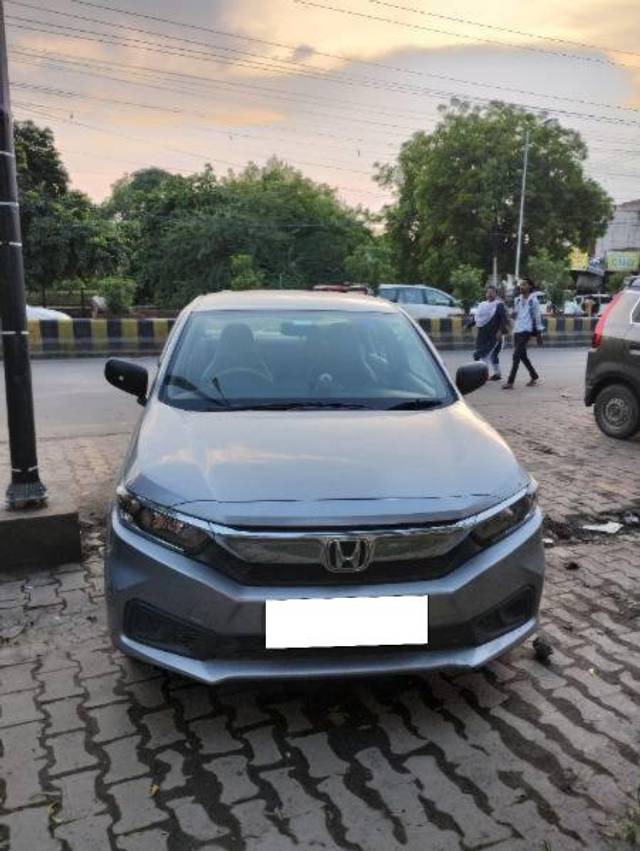 https://images10.gaadi.com/usedcar_image/4637982/original/processed_81d0574a-5c53-4524-b7ca-297f15f2a33d.jpg?imwidth=6401