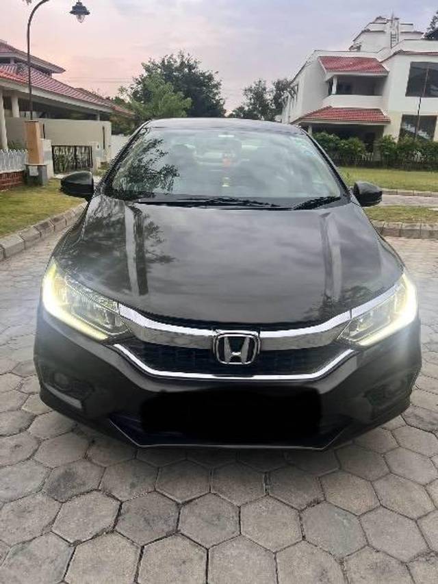 https://images10.gaadi.com/usedcar_image/4638016/original/processed_cee50b0b-37ae-429b-b4d5-6b0b82042d6f.jpeg?imwidth=6400