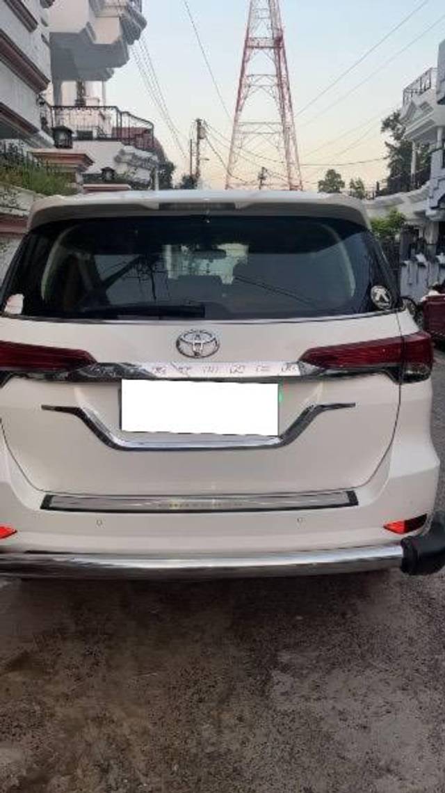 https://images10.gaadi.com/usedcar_image/4638019/original/processed_dbf16fe9-a551-4512-8743-9bc9beb7b752.jpeg?imwidth=6400