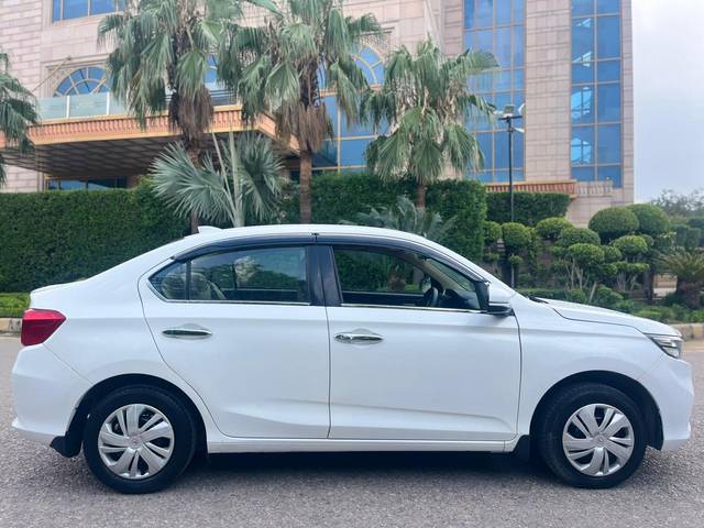 https://images10.gaadi.com/usedcar_image/4638024/original/3c7d31d8d101f64909adc6b7dbdc22af.jpg?imwidth=6401
