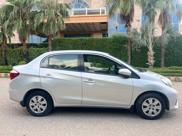 https://images10.gaadi.com/usedcar_image/4638028/original/67e4782278cea2714a53f0a85554653e.jpg?imwidth=6401
