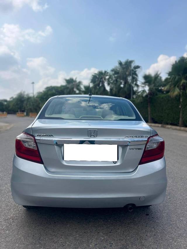 https://images10.gaadi.com/usedcar_image/4638028/original/processed_f9aa7b95219d2816f8699e909bdef5fc.jpg?imwidth=6402