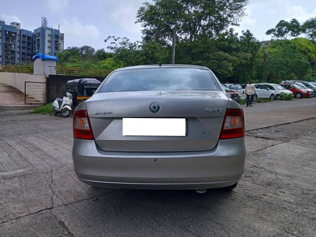 https://images10.gaadi.com/usedcar_image/4638070/original/processed_4a01b09836c9a1e5b76078247f740826.jpg?imwidth=6401