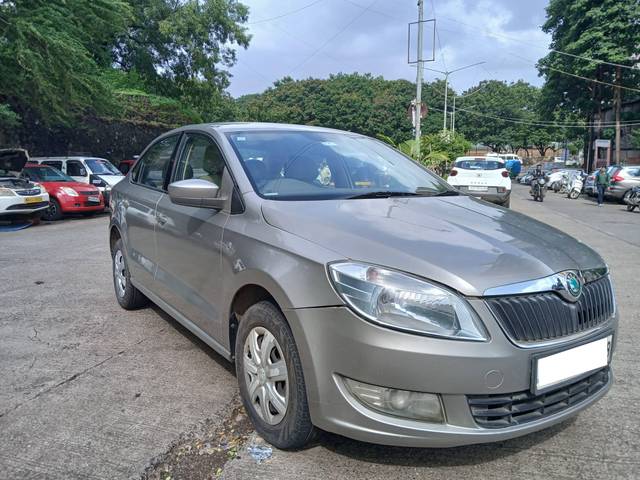 https://images10.gaadi.com/usedcar_image/4638070/original/processed_840958ef111203f1564ed0617a89dac6.jpg?imwidth=6400
