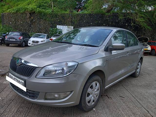 https://images10.gaadi.com/usedcar_image/4638070/original/processed_ad3a72d5acb2bfa7ccafff38d98cf3d0.jpg?imwidth=6402