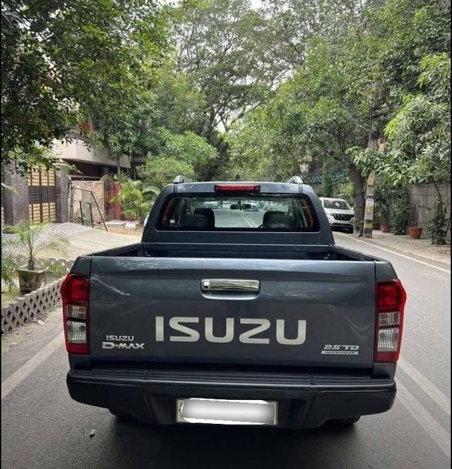 https://images10.gaadi.com/usedcar_image/4638078/original/processed_6b55922d753ee5b11ea1d33129961815.jpg?imwidth=6401