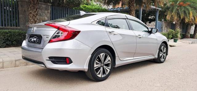 https://images10.gaadi.com/usedcar_image/4638085/original/processed_8188ad65eb79d3d912914f2d06e74b79.jpg?imwidth=6402