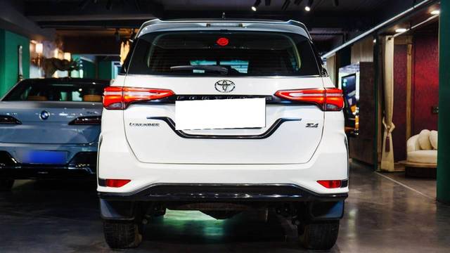 https://images10.gaadi.com/usedcar_image/4638094/original/processed_4663133f6a6636ab87df8c1934167a56.jpg?imwidth=6402