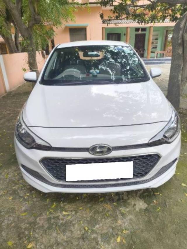 https://images10.gaadi.com/usedcar_image/4638101/original/processed_027d4016-a8b2-4983-ac61-8518e7d3b533.jpg?imwidth=6402