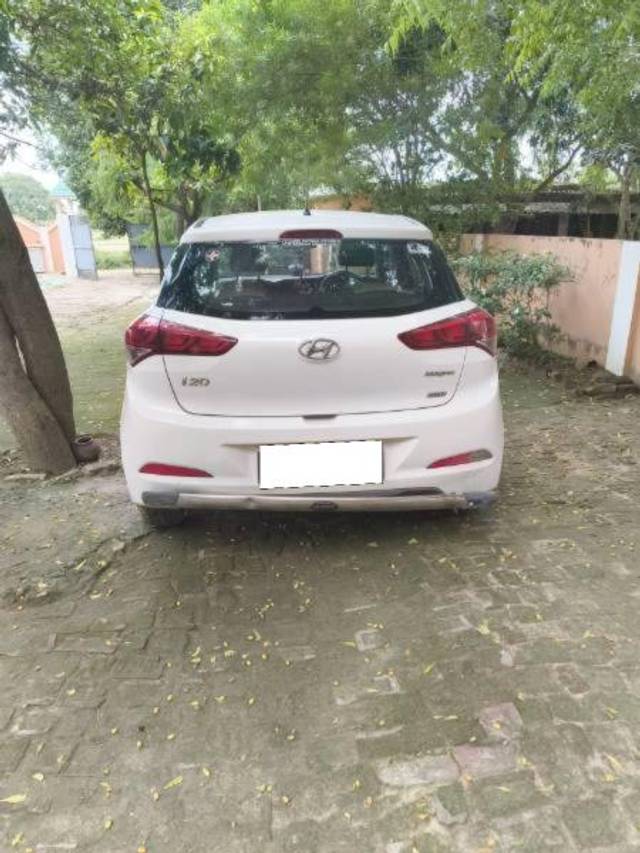 https://images10.gaadi.com/usedcar_image/4638101/original/processed_44f371ad-e663-49d4-a994-93b31ca14ce9.jpg?imwidth=6401