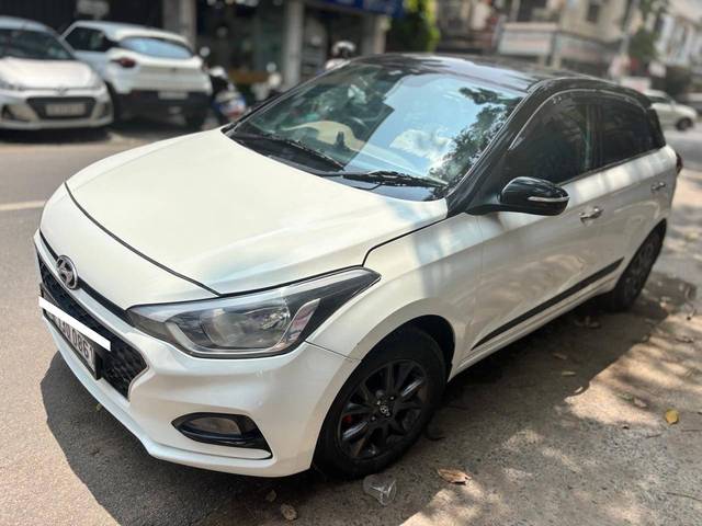 https://images10.gaadi.com/usedcar_image/4638153/original/processed_ad9112034bf422eb247d33b8f2298322.jpg?imwidth=6400