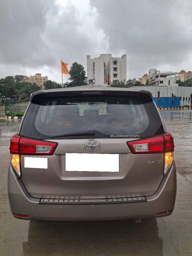 https://images10.gaadi.com/usedcar_image/4638154/original/processed_6b7f1e8c9954699b530c946b9e84883c.jpg?imwidth=6402