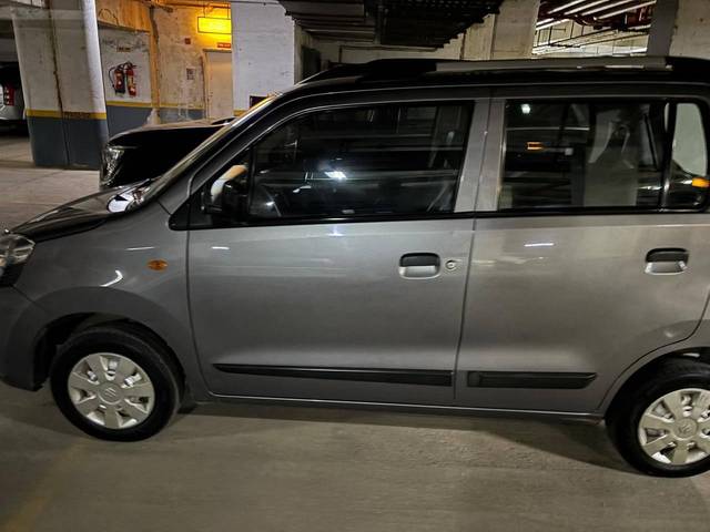 https://images10.gaadi.com/usedcar_image/4638163/original/processed_a6bb228b-bcf9-4599-929e-3703e71f7a77.jpg?imwidth=6401