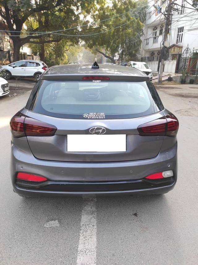 https://images10.gaadi.com/usedcar_image/4638198/original/processed_6c87861ebd7f017274b0c0e2e23e44ea.jpg?imwidth=6401