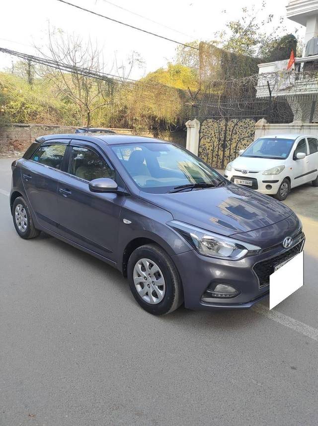 https://images10.gaadi.com/usedcar_image/4638198/original/processed_f11f1de906b7e6fcafed4d74e7c2301c.jpg?imwidth=6400