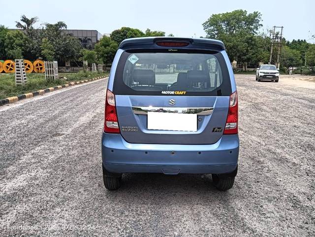 https://images10.gaadi.com/usedcar_image/4638212/original/processed_53206316a9f5a66f7be4ed13e52d3044.jpg?imwidth=6401