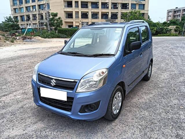 https://images10.gaadi.com/usedcar_image/4638212/original/processed_bfec9d74228cc5f83d2ffac549afa45c.jpg?imwidth=6402