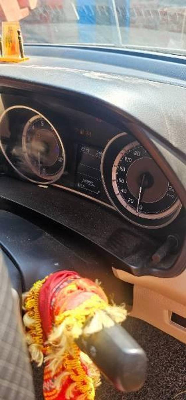 https://images10.gaadi.com/usedcar_image/4638216/original/processed_1b490785-da4f-418b-95db-ee58efb6d8fd.jpg?imwidth=6401
