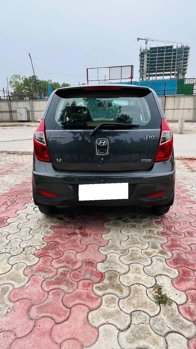 https://images10.gaadi.com/usedcar_image/4638217/original/processed_31555052024e9cd93af65ab6f0392245.jpg?imwidth=6402