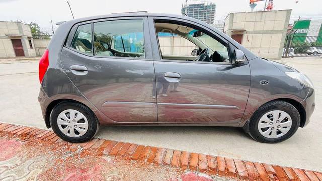https://images10.gaadi.com/usedcar_image/4638217/original/processed_b9966fda815d5bca87a73482b6fb4bdb.jpg?imwidth=6401
