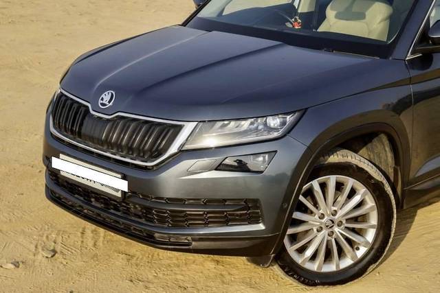 https://images10.gaadi.com/usedcar_image/4638219/original/processed_1c348ece-3ae5-40e6-9842-43bed3633531.jpeg?imwidth=6402