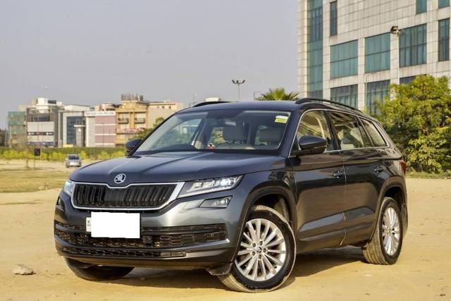 https://images10.gaadi.com/usedcar_image/4638219/original/processed_f413a206-d63c-4512-a5cb-eb91d171da68.jpeg?imwidth=6400