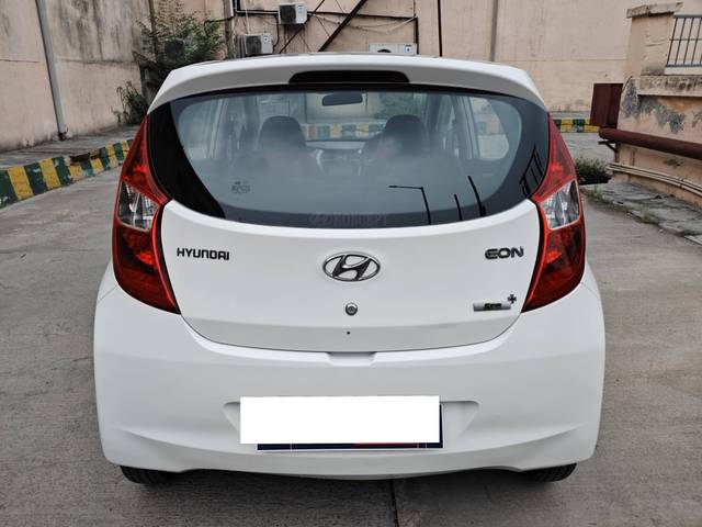 https://images10.gaadi.com/usedcar_image/4638224/original/processed_e36d7e7356fe7eedd2e8d841d29490a5.jpg?imwidth=6402