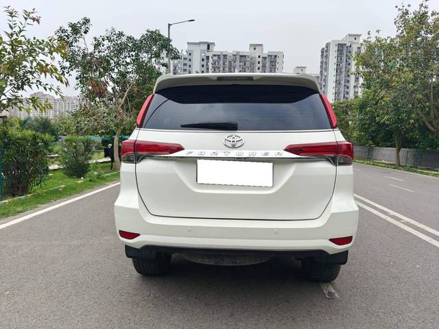 https://images10.gaadi.com/usedcar_image/4638247/original/processed_426a8ed0-c6ec-45e6-bd44-9e0aa0fb7042.jpg?imwidth=6402