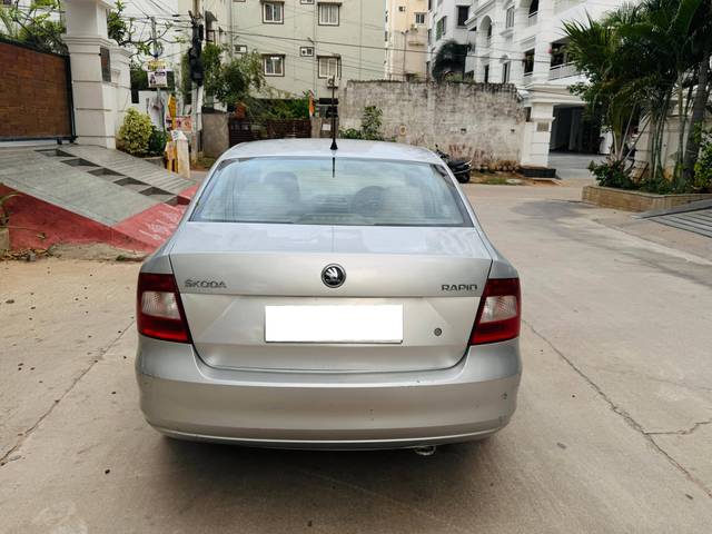 https://images10.gaadi.com/usedcar_image/4638266/original/processed_7d6a3634111b8c93ec4234713c83596d.jpg?imwidth=6402