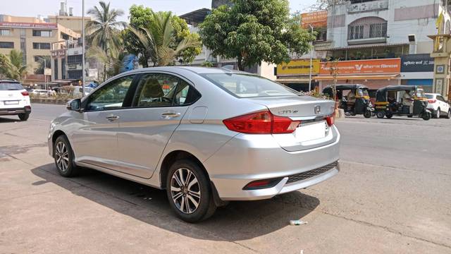 https://images10.gaadi.com/usedcar_image/4638282/original/processed_f9a8d81d79acaf03403c7f62b30d162b.jpg?imwidth=6402