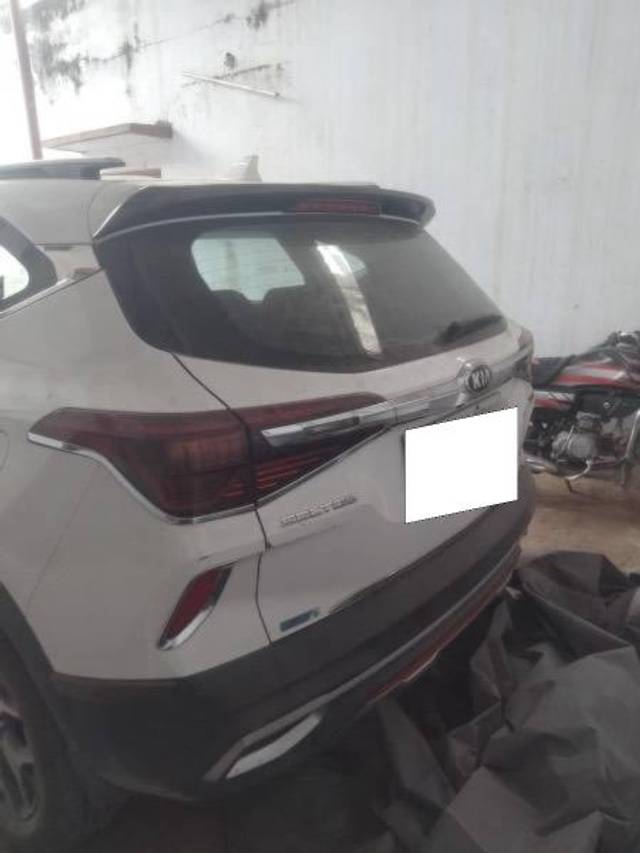 https://images10.gaadi.com/usedcar_image/4638284/original/processed_6b4b1ef6-2a1f-48dd-8ccb-388475b7c434.jpeg?imwidth=6401